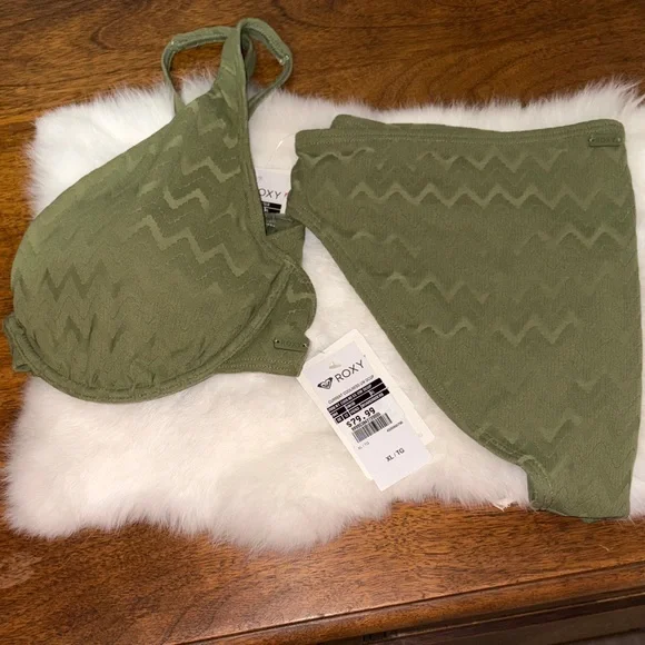 Roxy Olive Green 2 Piece Swimsuit 🩱 - Picture 11 of 12